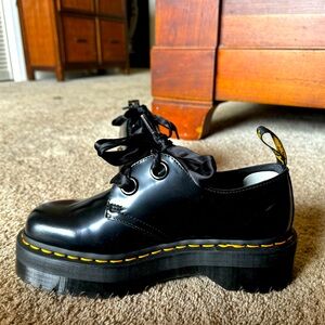 Women’s Doc Marten’s HOLLY never worn women’s size 39